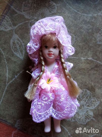 Куколка, небольшая. Фарфор. Около 15 см