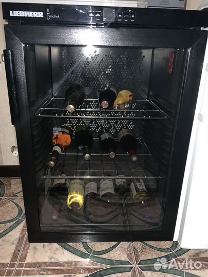 Винный шкаф холодильник Liebherr 1812