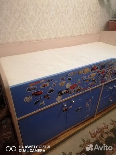 Кроватка с новым матрасом. Новая