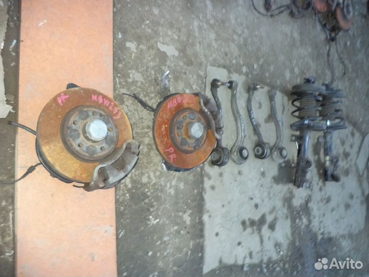 Ступица передняя левая правая Mercedes W203