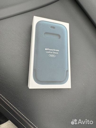 Кожаный чехол с ремешком на iPhone 12 mini