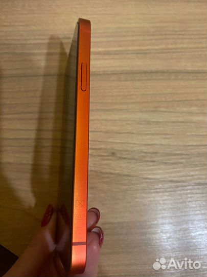 Телефон iPhone 12