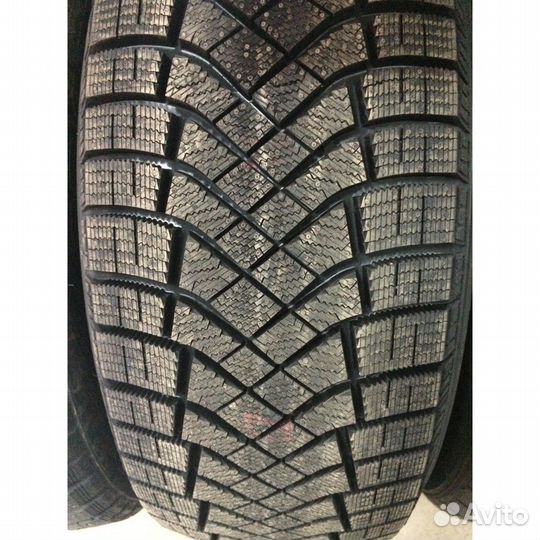 Pirelli Ice Zero FR 245/45 R19 102H