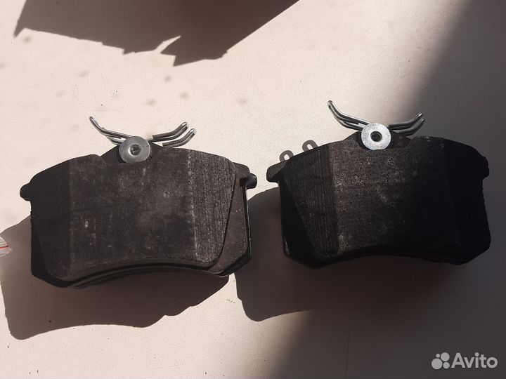 Тормозные колодки задние комплект