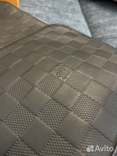 Louis Vuitton Avenue sling bag