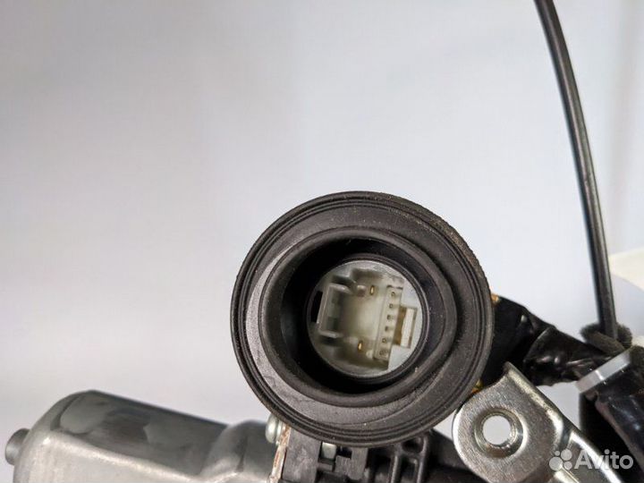 Замок двери задний левый Nissan Serena C26 MR20