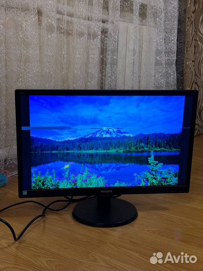 Монитор Philips 23.6