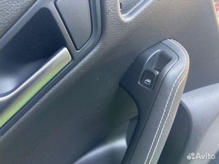 Обшивка двери задняя левая Audi Q5 2012