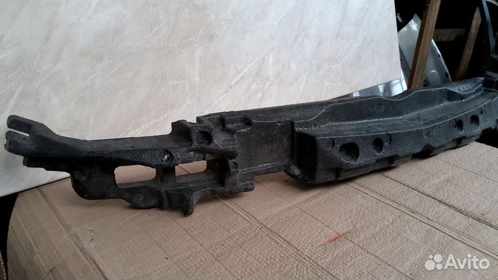 Абсорбер бампера передний Mercedes Gla-Class X156