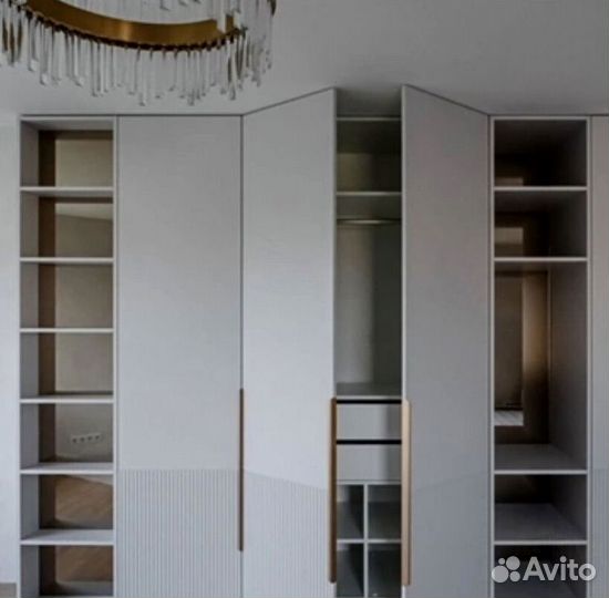 Шкаф на заказ яркого цвета