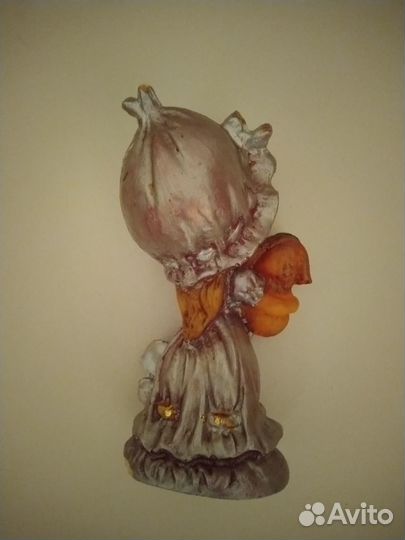 Статуэтка Девочка с собачкой