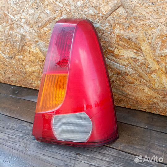 Задний правый фонарь Renault Logan 1