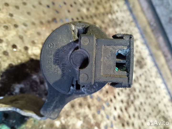 Помпа Mercedes-Benz W208