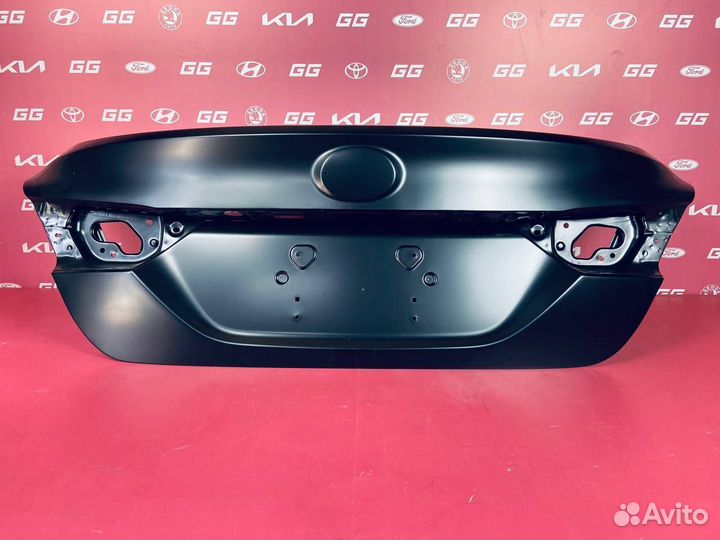 Крышка багажника Toyota Camry V70 2017 - 2023 год