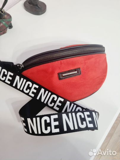 Красная яркая удобная сумка