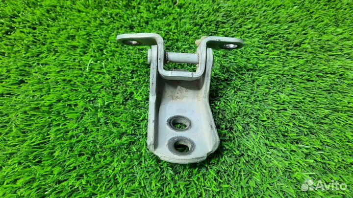 Петля двери нижняя задняя левая Nissan Skyline V35