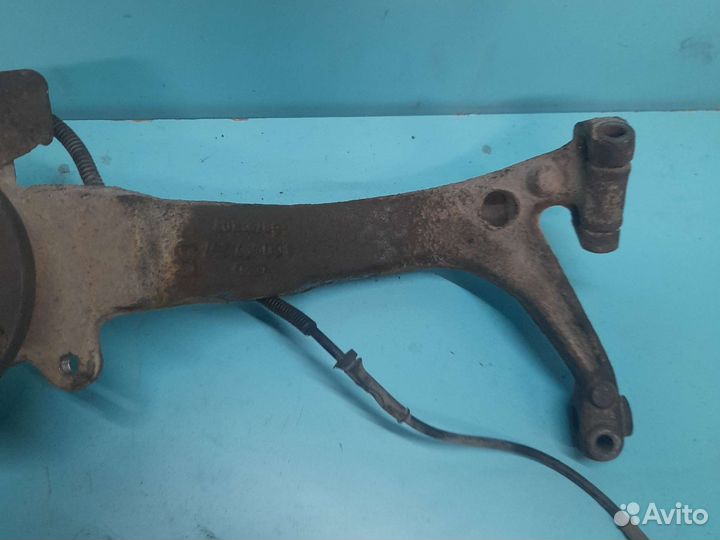 Кулак поворотный левый volkswagen passat b5 1.8