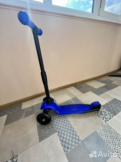 Самокат трехколесный