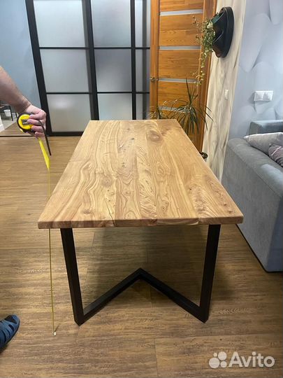 Стол обеденный