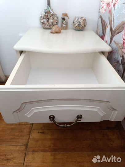 Тумба прикроватная