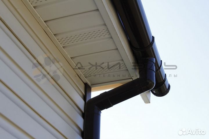 Желоб водосточной трубы