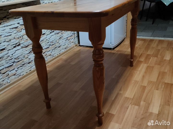 Кухонный стол