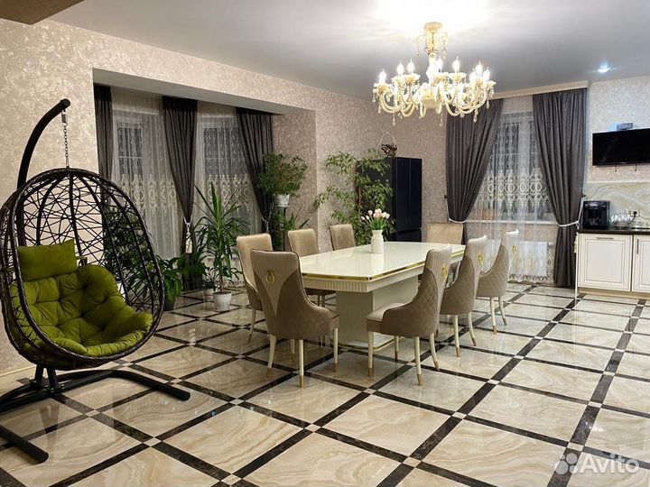 Столы и стулья новые