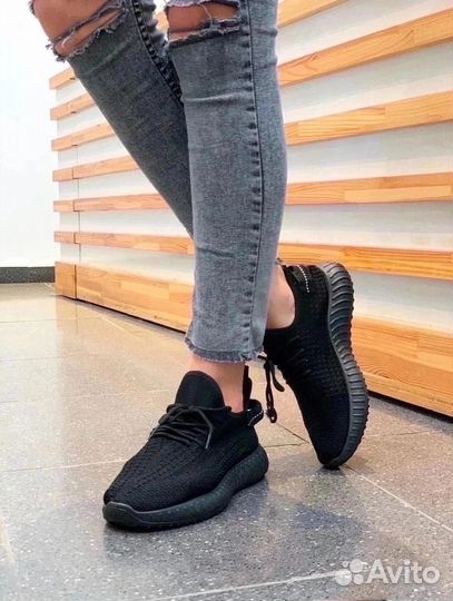 Кроссовки Adidas Yeezy Boost 350 женские