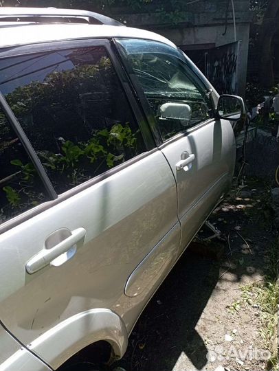Toyota RAV4 2.0 AT, 2001, битый, 130 000 км
