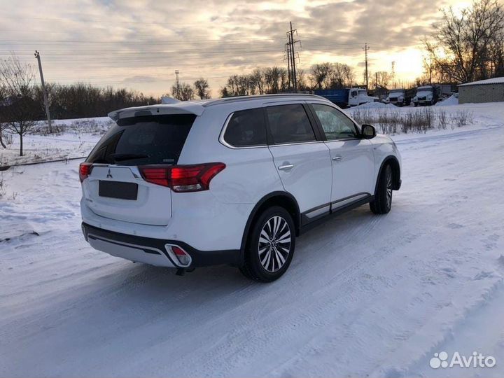 Mitsubishi Outlander 3.0 AT, 2021, 9 000 км