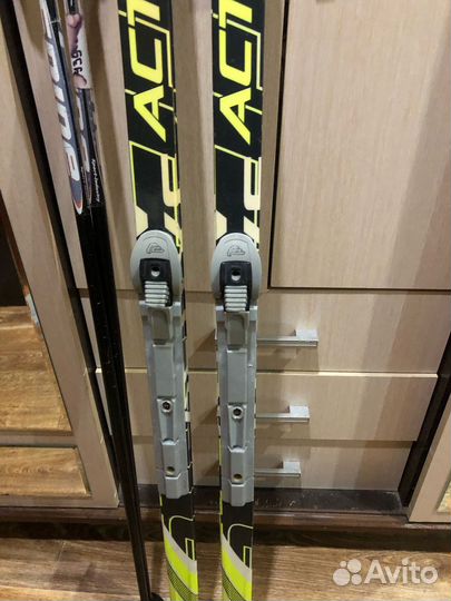 Детские пластиковые лыжи