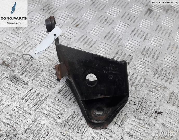 Кронштейн двигателя опорный 3a0199273c на Skoda Octavia mk1 (A4)