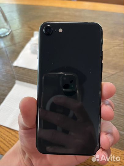 Телефон iPhone se 2020