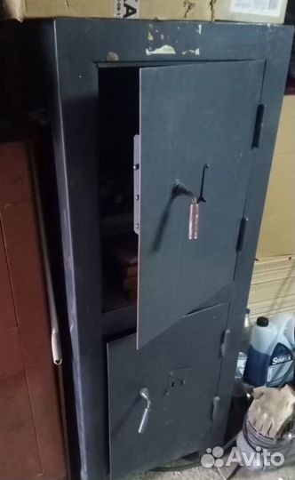 Сейф металлический