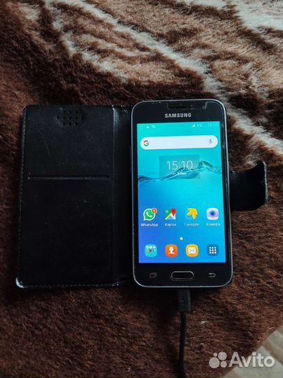 Телефон Samsung Galaxy J1 (2016)