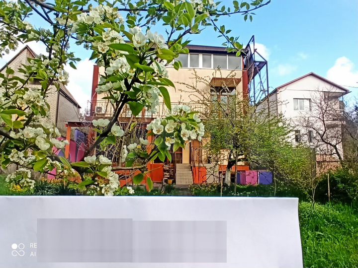 Дом 200 м² на участке 5 сот.