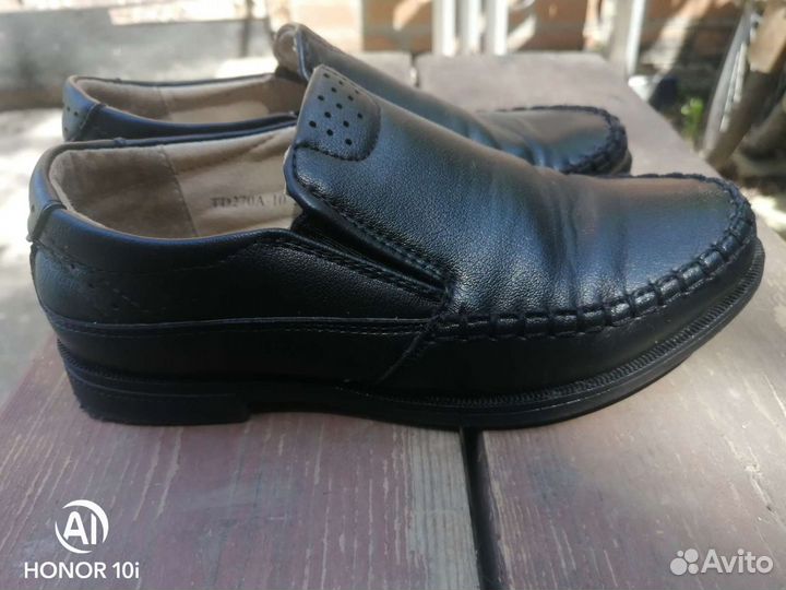 Школьная форма для мальчика + 2 белые рубашки