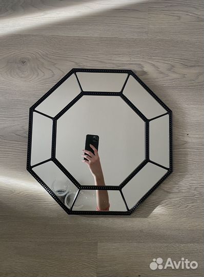 Зеркало настенное 40*40 см черное в рамке