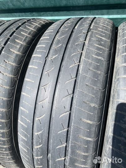 Yokohama BluEarth AE01 215/60 R16 99H