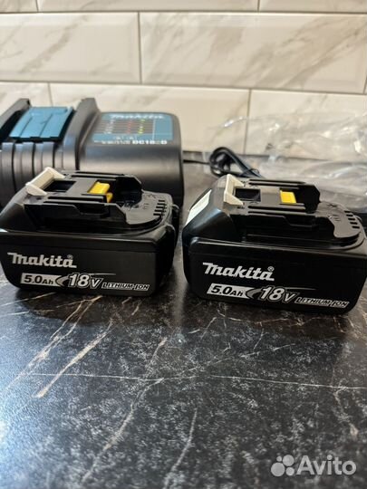 Аккумулятор makita 18 в 5.0Ач + зу