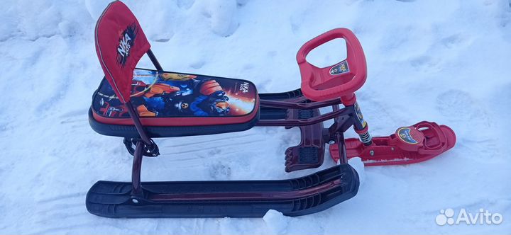 Детский снегокат со спинкой