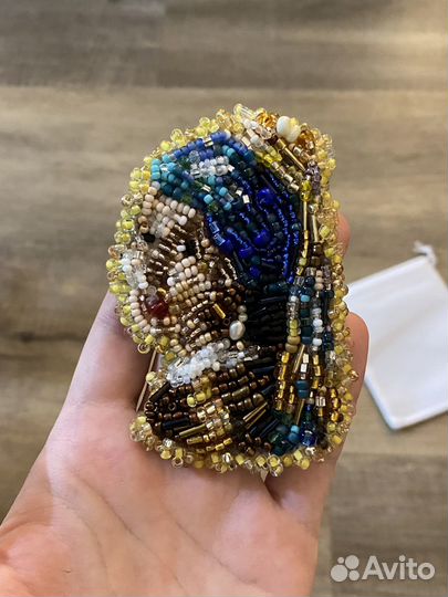 Брошь из бисера ручной работы