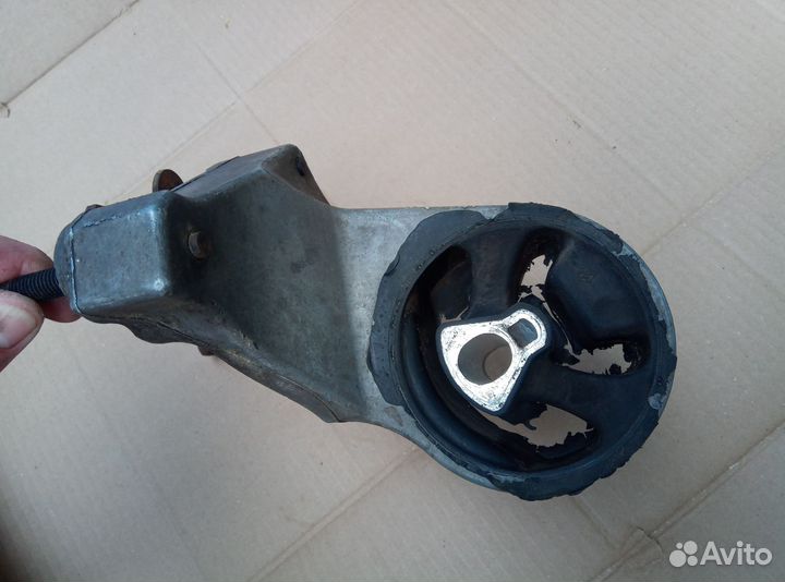 Передняя подушка двигателя Додж Стратус