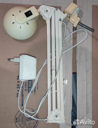 Светильники настольные 220В