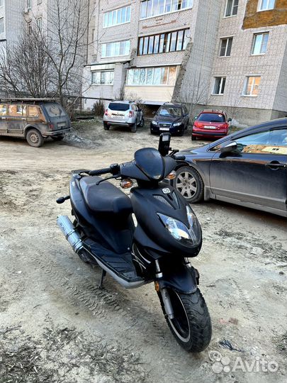 Скутер stels