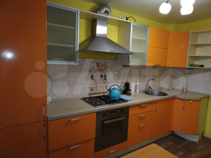 2-к. квартира, 52 м², 1/10 эт.