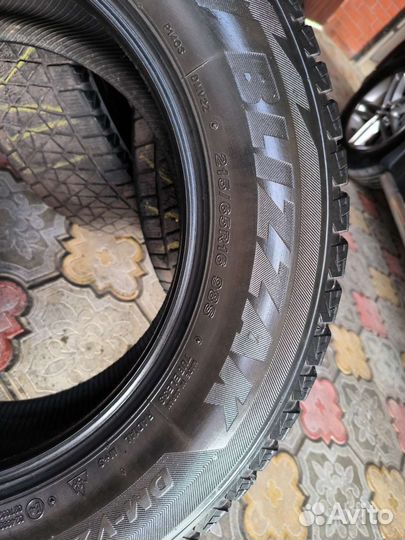 Bridgestone Blizzak DM-V3 215/65 R16