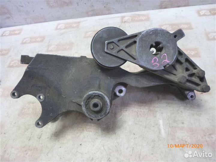 Кронштейн генератора Volkswagen Passat B5 AHL 1997