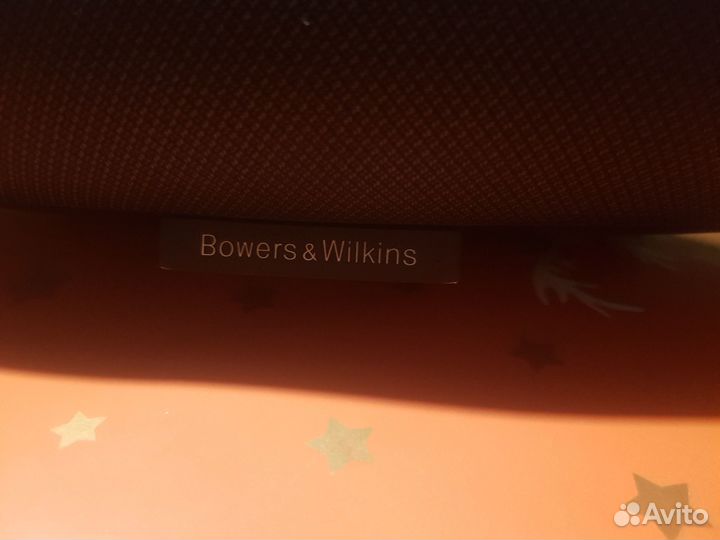 Колонки от Bowers & Wilkins Zeppelin