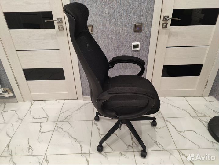 Компьютерное кресло Syrrika черное